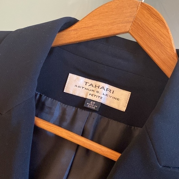 Tahari Blazer Tahari Black Blazer with Notched Collar + Silver hardware 6 Petite - Picture 4 of 8